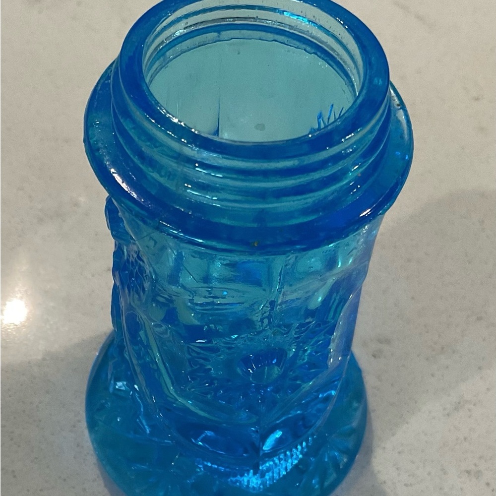 Vintage Kemple Yutec Aqua Blue Glass salt or pepper shaker no chips or cracks.